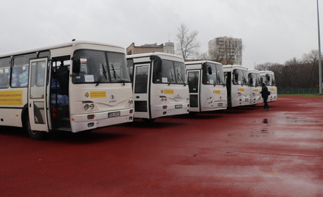Шість шкільних автобусів доставили львівські волонтери на Чернігівщину