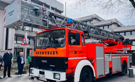 Німеччина передала мелітопольцям сучасну пожежну машину