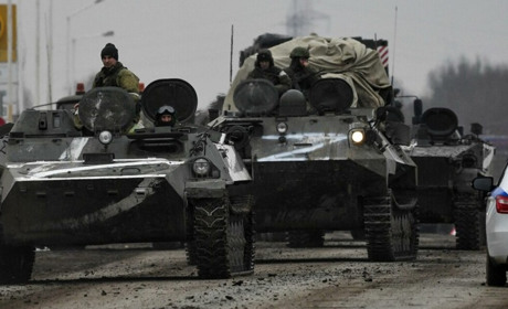 Росіяни масово переганяють свою військову техніку до Волновахи та Вугледара. Відео
