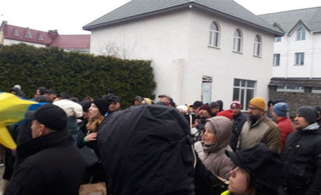 Депутати Хмельницької обласної ради заборонили діяльність УПЦ МП у області. Що у Старокостянтинові