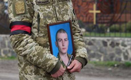 У Гадячі попрощалися із загиблим на Донеччині військовим Юрієм Гладишем