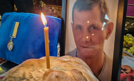 У Нікополі в останню путь провели полеглого захисника України Романа Кочука