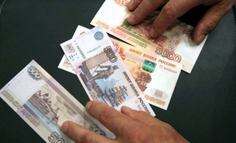 Окупаційні чиновники мають подвійну зарплату