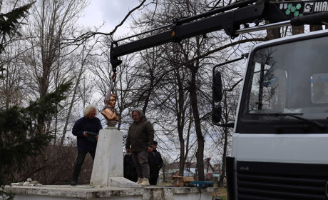 Інститут польської спадщини “Полоніка” відреставрує бюст Адама Міцкевича у Бориславі
