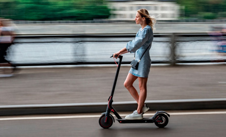 Електросамокати і гіроскутери в Україні визнано транспортом: що це означає для їх власників