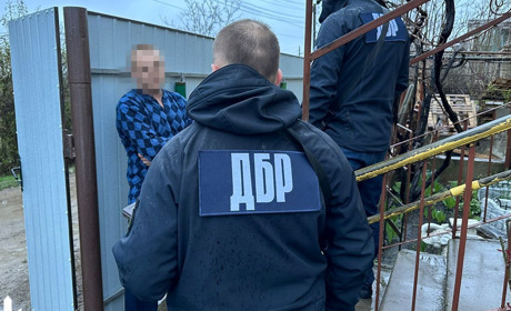 Відбирав у солдатів бойові доплати: на Одещині викрили посадовця військової частини