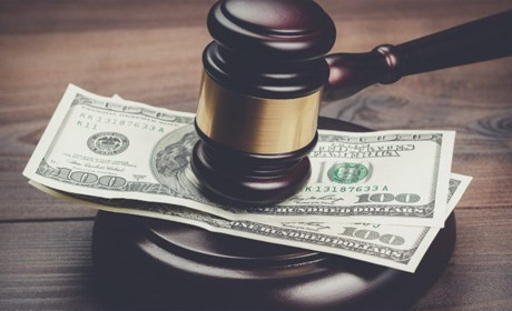 За 200 доларів: на Гадяччині покарали водія, який пропонував поліцейським хабар