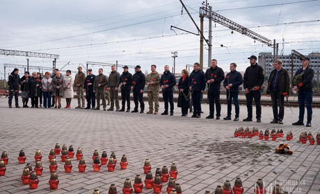 На річницю ракетної атаки по краматоському вокзалі на всіх вокзалах України провели акцію пам'яті