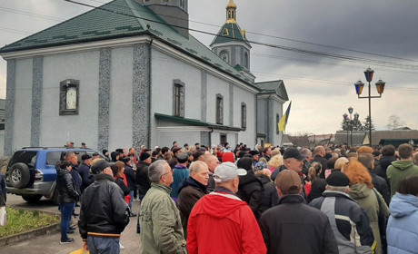 Громада Старокостянтинова проголосувала за перехід церкви Пресвятої Богородиці до ПЦУ