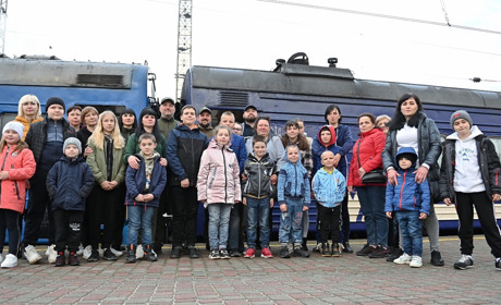Відпочити від обстрілів куп’янчани поїхали на Рівненщину