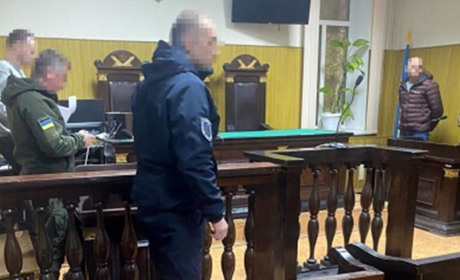 Військовому з Одещини, який відбирав доплати у підлеглих, обрали запобіжний захід