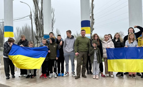 На Херсонщину повернулися ще 24 дитини, яких депортувала росія