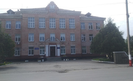 Як новокаховчанам записати дитину до школи