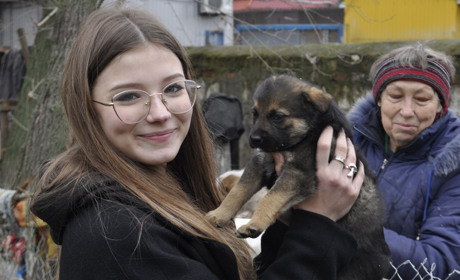 Первомайська гімназія №5 у спілці з БФ «Щаслива лапа» підтримує чотирилапих мешканців міста