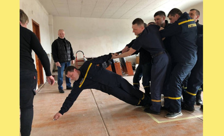 Для гадяцьких рятувальників провели тренінги з емоційного вигоряння та командотворення тимбілдинг