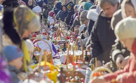 Тривалість комендантської години на Старокостянтинівщині зменшили, але лише у Великодню ніч