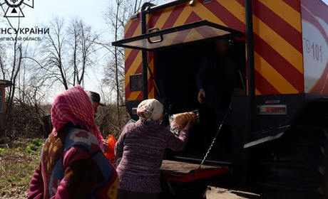 У підтоплені громади Чернігівщини хліб та пенсії доставляють рятувальники