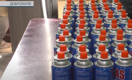 «Доводилося на дровах кип’ятити воду». Мешканці Добропілля отримали газові плити