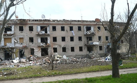 “Прибрали та висадили квіти, чекаємо сусідів додому”. Як живуть люди у Гуляйполі