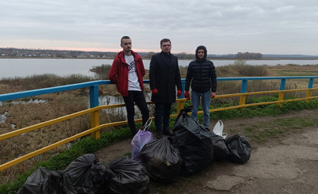 Небайдужі барчани та студенти місцевих вишів прибрали парк відпочинку