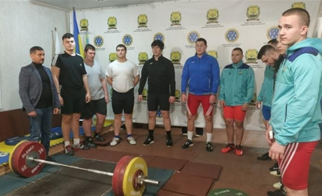 Добропільські важкоатлети привезли медалі з обласного чемпіонату. Які місця посіли