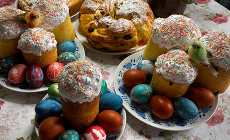 Як відмічають Пасху новокаховчани за кордоном