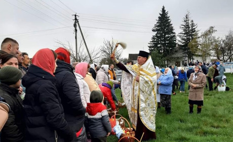 На Великдень у храмах Переяславщини масово освячували паски