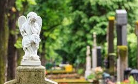 Проводи 2023: коли йти на кладовище, чого не можна там робити і як поминати родичів