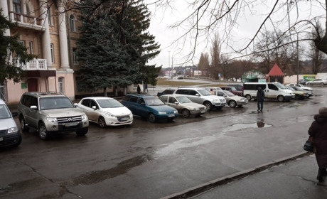 Виконком у Первомайську визначив, хто у громаді відповідає за надання послуг із паркування