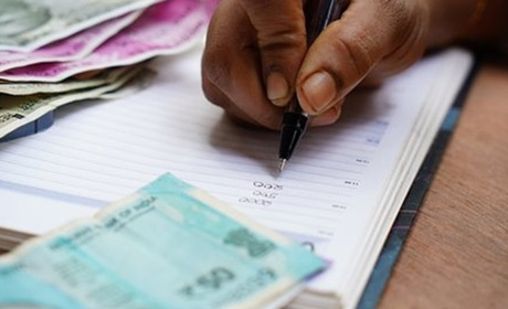 Податкова інформує: працювати за трудовим договором - мати трудові права й соціальні гарантії