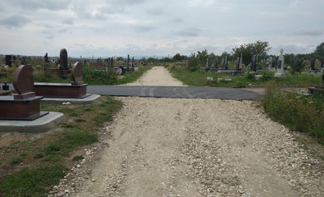 Відвідувачі кладовища у Дрогобичі скаржаться, що потрібно платити за в'їзд: чому так сталося