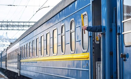 Провідник Укрзалізниці перевозив ухилянтів за кордон у вентиляційній системі вагона