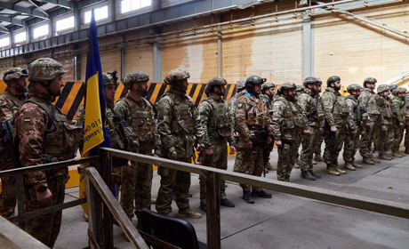 Сімом одеським морським піхотинцям президент Зеленський вручив державні народи