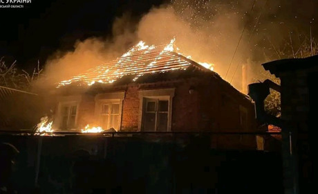 Внаслідок обстрілу сталася пожежа у житловому будинку міста Купʼянськ