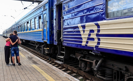 На прифронтових територіях Донеччини залишаються 56 дітей: як можна виїхати?