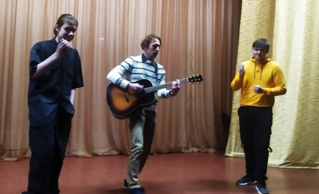 Молоді музиканти провели в Тростянці "Благодійний квартирник" та зібрали для ЗСУ майже 2 000 грн