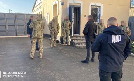 Були в тилу, а платили як на передовій: на Рівненщині ДБР розкрило махінацію із бойовими доплатами