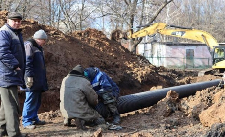 У Лозовій сталася чергова аварія на каналізаційному колекторі. Які будинки залишилися без води
