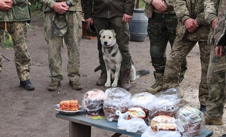 Смаколики для наших захисників, що воюють на Донбасі, готували й працівниці Корюківського ліцею №2