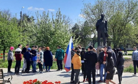 В окупованих Нижніх Сірогозах встановили пам’ятник Леніну