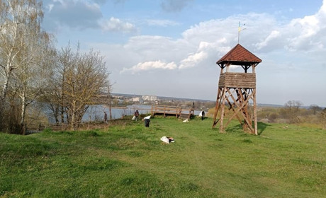 Барські активісти зібрали 10 мішків сміття з гори Бони Сфорци