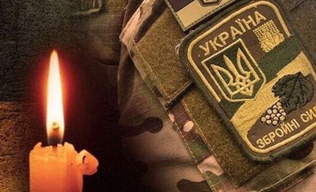 На війні загинув старокостянтинівець. Мама береже букет від сина і досі не вірить у те, що сталося