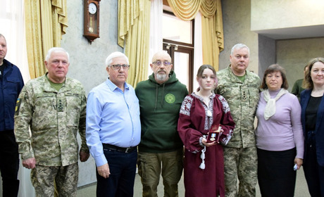 Міністр оборони Резніков на Сумщині нагородив захисників України – посмертно: серед них шосткинці