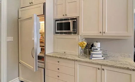 Чи варто купувати вбудований холодильник