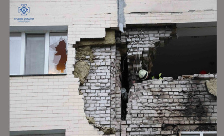 Уламки ворожої ракети пошкодили квартири в місті Українка - постраждала дитина (відео)