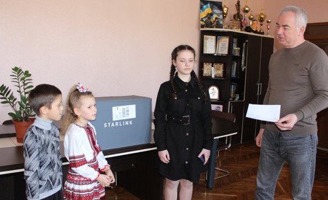 На Starlink для захисників "наспівали" діти Іванівської громади