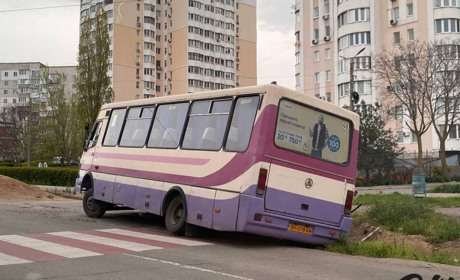 В Южному 68 маршрутка втрапила в ДТП (ФОТО)