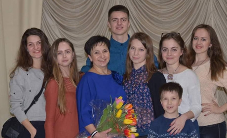 Танці це мистецтво й праця: керівниця ансамблю “Оксамит” розповіла про бальну хореографію