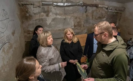 Президентка Словаччини побувала у підвалі в Ягідному, де окупанти утримували сотні людей