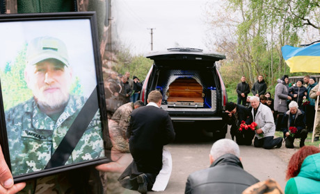 Переяславщина з усіма почестями і на колінах віддала шану загиблому на війні Віталію Михальчишину